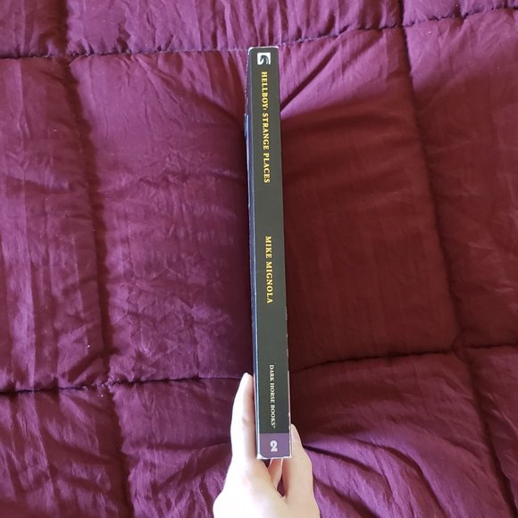 Hellboy Omnibus Volume 2 Strange Places Mike Mignola comic TPB Dark Horse - Picture 3 of 4